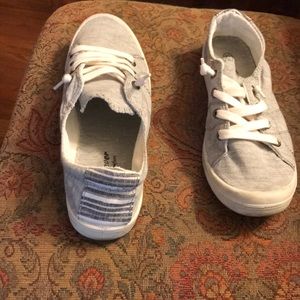 comfortable slip on tennis shoes